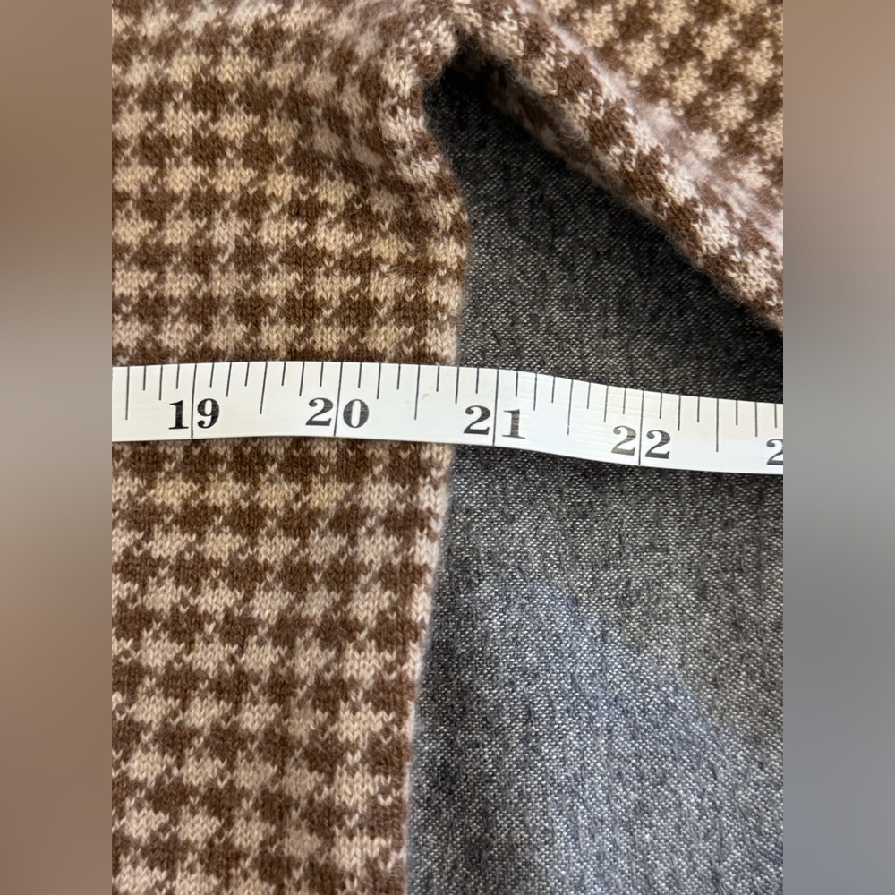 New JCrew Cashmere vneck sweater in houndstooth - Picture 5 of 5